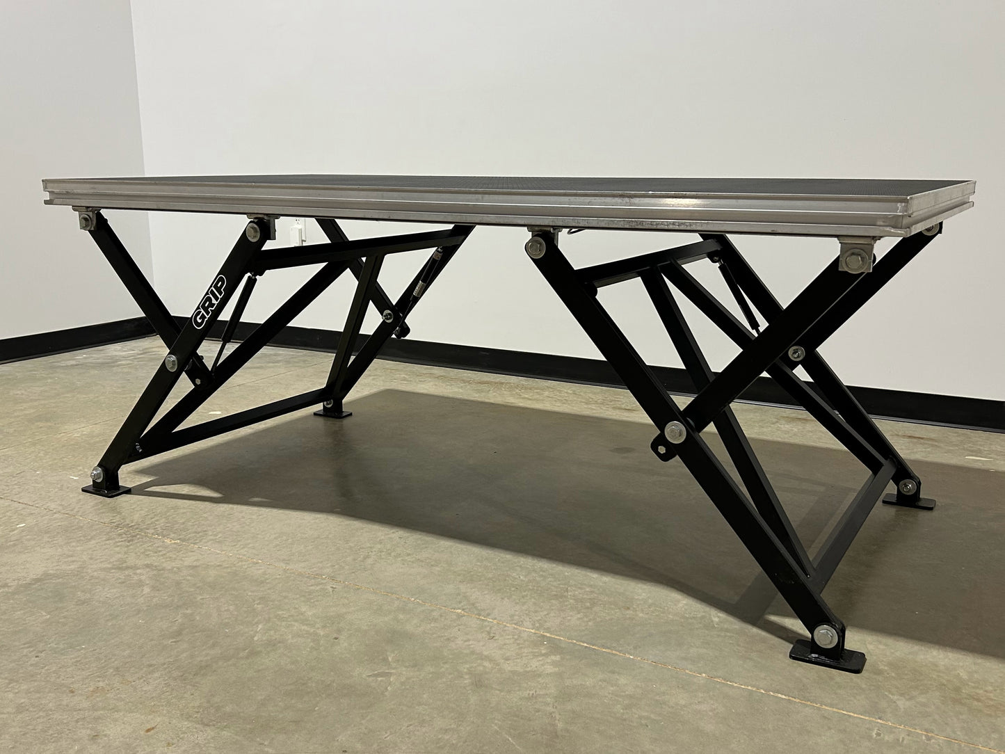 Height adjustable work table