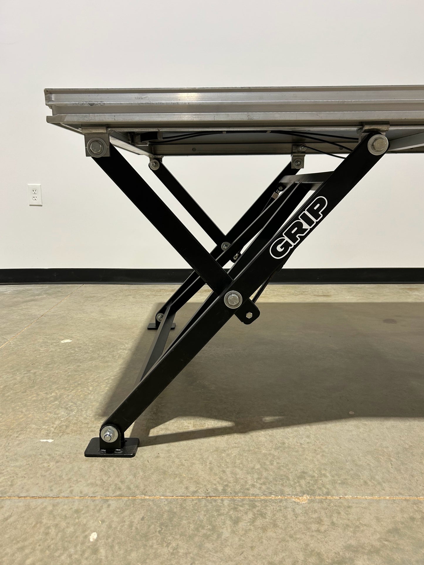 Height adjustable work table